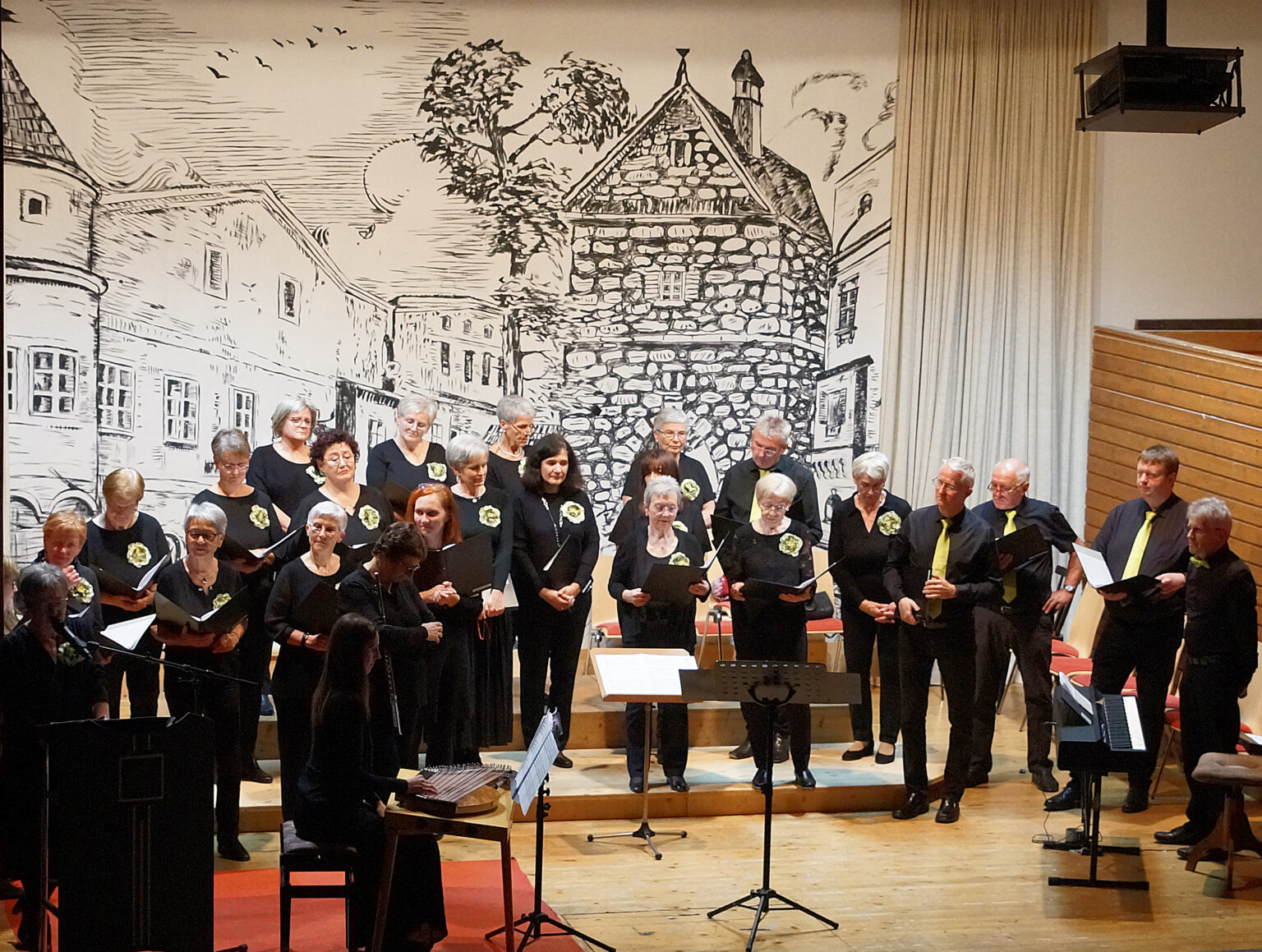 Obfrau Monika Jaksch begr&uuml;&szlig;t die G&auml;ste