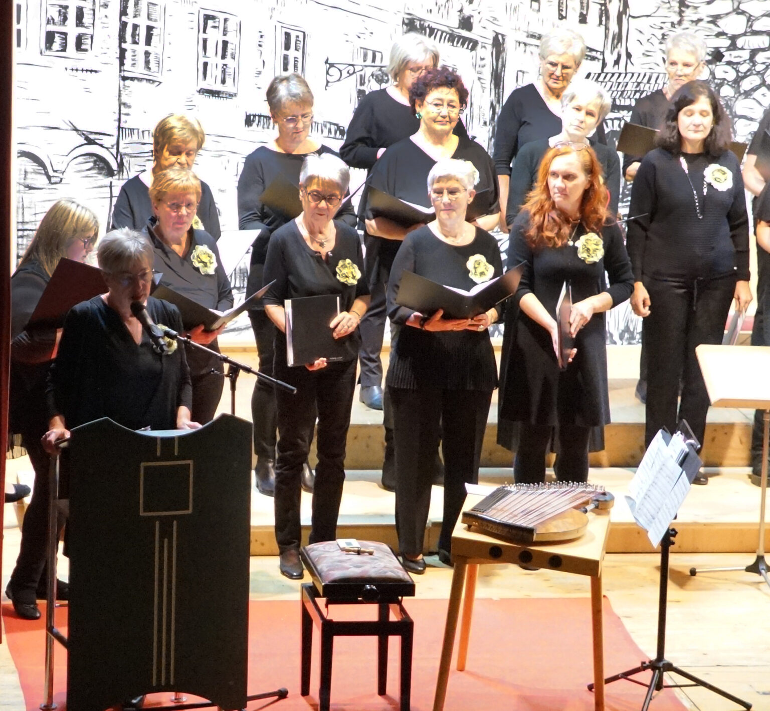 Obfrau Monika Jaksch begr&uuml;&szlig;t die G&auml;ste